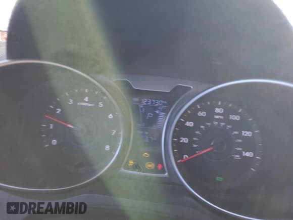 ✅ 2015 Hyundai Veloster • VIN: KMHTC6AD4FU239444 • Lot: 82838834. Wystawiony na Copart z przebiegiem 123 730 mil. Bezpłatny archiwum sprzedaży aukcyjnych z USA i szczegółowy raport historii pojazdu na DreamBid. Zdjęcie 9.