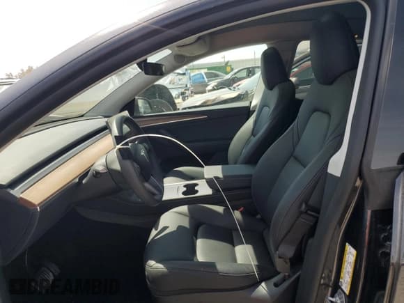 ✅ 2024 Tesla Model Y Long Range • VIN: 7SAYGDEE6RF074728 • Lot: 58555535. Wystawiony na Copart z przebiegiem 8 903 mil. Bezpłatny archiwum sprzedaży aukcyjnych z USA i szczegółowy raport historii pojazdu na DreamBid. Zdjęcie 7.