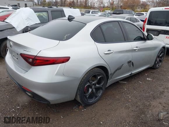 ✅ 2017 Alfa Romeo Giulia Ti • VIN: ZARFAEEN4H7545989 • Lot: 43732280. Listed on IAAI with 78,828 mi. Free auction sales archive from the USA and detailed vehicle history report at DreamBid. Image 4.