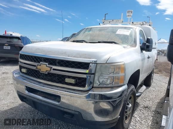 ✅ 2011 Chevrolet Silverado 2500HD Work Truck • VIN: 1GC0CVCG2BF245251 • Lot: 41576200. Wystawiony na IAAI z przebiegiem 111 017 mil. Bezpłatny archiwum sprzedaży aukcyjnych z USA i szczegółowy raport historii pojazdu na DreamBid. Zdjęcie 2.
