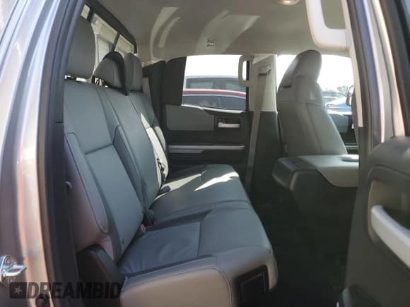 ✅ 2021 Toyota Tundra Limited • VIN: 5TFBY5F10MX022737 • Lot: 56487784. Wystawiony na Copart z przebiegiem 19 360 mil. Bezpłatny archiwum sprzedaży aukcyjnych z USA i szczegółowy raport historii pojazdu na DreamBid. Zdjęcie 10.