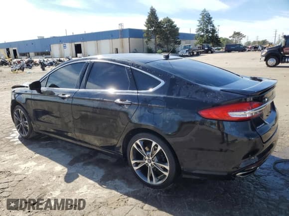 ✅ 2017 Ford Fusion Titanium • VIN: 3FA6P0K96HR205891 • Lot: 85099555. Wystawiony na Copart z przebiegiem 122 392 mil. Bezpłatny archiwum sprzedaży aukcyjnych z USA i szczegółowy raport historii pojazdu na DreamBid. Zdjęcie 2.