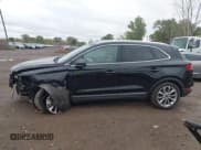 ✅ 2019 Lincoln MKC Select • VIN: 5LMCJ2C93KUL10101 • Лот: 43501291. Опубликован ранее на IAAI с пробегом 24 572 миль. Бесплатный доступ к архиву аукционных продаж из США и подробный отчёт об истории автомобиля на DreamBid. Изображение 14.