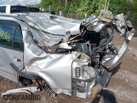 ✅ 2007 Ford Freestyle Limited • VIN: 1FMDK06157GA06322 • Lot: 42169563. Wystawiony na IAAI z przebiegiem 228 211 mil. Bezpłatny archiwum sprzedaży aukcyjnych z USA i szczegółowy raport historii pojazdu na DreamBid. Zdjęcie 6.