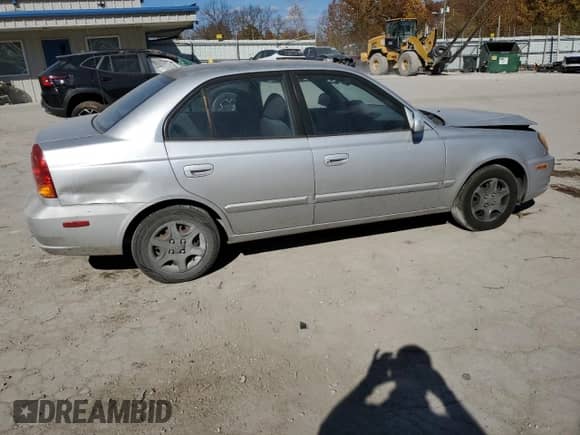 2005 Hyundai Accent GLS with VIN KMHCG45C75U638812, listed as a Copart auction lot 77968234 with 130,815 mi miles and Salvage title. Bid and sale history available at DreamBid. Image 3.