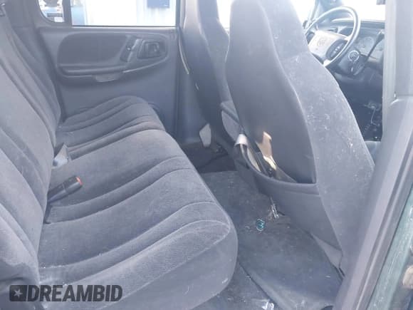 ✅ 2000 Dodge Dakota Sport • VIN: 1B7HG2AZ4YS724393 • Lot: 43645937. Wystawiony na IAAI z przebiegiem 144 705 mil. Bezpłatny archiwum sprzedaży aukcyjnych z USA i szczegółowy raport historii pojazdu na DreamBid. Zdjęcie 8.