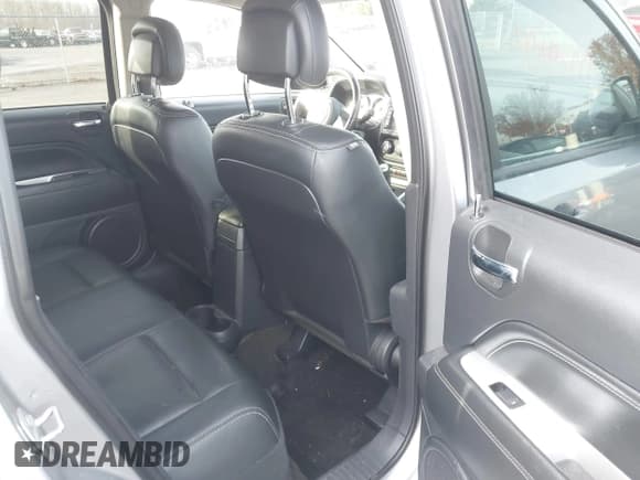 ✅ 2017 Jeep Compass High Altitude • VIN: 1C4NJDEB1HD171980 • Lot: 43665749. Wystawiony na IAAI z przebiegiem 111 542 mil. Bezpłatny archiwum sprzedaży aukcyjnych z USA i szczegółowy raport historii pojazdu na DreamBid. Zdjęcie 8.