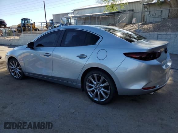 ✅ 2019 Mazda 3 Select • VIN: JM1BPBAM0K1116961 • Лот: 57251895. Опубликован ранее на Copart с пробегом 37 272 миль. Бесплатный доступ к архиву аукционных продаж из США и подробный отчёт об истории автомобиля на DreamBid. Изображение 2.