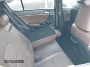 ✅ 2017 Kia Sportage SX Turbo • VIN: KNDPR3A6XH7166070 • Lot: 42981873. Wystawiony na IAAI z przebiegiem 122 756 mil. Bezpłatny archiwum sprzedaży aukcyjnych z USA i szczegółowy raport historii pojazdu na DreamBid. Zdjęcie 8.