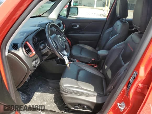 ✅ 2020 Jeep Renegade Trailhawk • VIN: ZACNJBC17LPL40101 • Lot: 67309085. Wystawiony na Copart z przebiegiem 58 439 mil. Bezpłatny archiwum sprzedaży aukcyjnych z USA i szczegółowy raport historii pojazdu na DreamBid. Zdjęcie 7.
