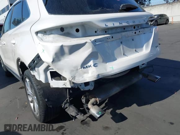 ✅ 2017 Lincoln MKC Select • VIN: 5LMCJ2C93HUL35668 • Lot: 42223752. Listed on IAAI with 84,594 mi. Free auction sales archive from the USA and detailed vehicle history report at DreamBid. Image 6.
