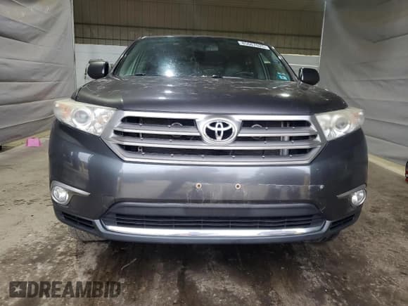 ✅ 2013 Toyota Highlander Plus • VIN: 5TDBK3EH3DS186140 • Lot: 85667625. Listed on Copart with 136,334 mi. Free auction sales archive from the USA and detailed vehicle history report at DreamBid. Image 5.