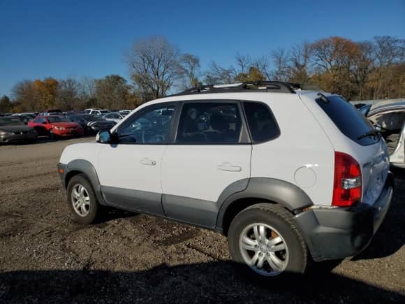 2008 Hyundai Tucson SE z VIN KM8JN12D78U860859, wystawiony jako Copart lot #78891214 z przebiegiem 183 324 mil mil oraz Szkoda całkowita • Salvage title. Historia ofert i sprzedaży dostępna na DreamBid. Obrazek 2.