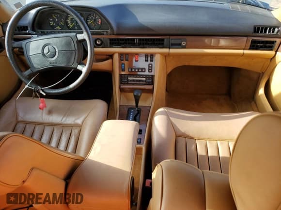 ✅ 1986 Mercedes-Benz 420 SEL • VIN: WDBCA35D1GA265651 • Lot: 80223714. Wystawiony na Copart z przebiegiem 104 989 mil. Bezpłatny archiwum sprzedaży aukcyjnych z USA i szczegółowy raport historii pojazdu na DreamBid. Zdjęcie 8.