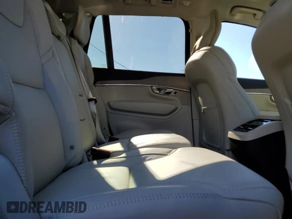 ✅ 2025 Volvo XC90 Ultimate Bright Theme • VIN: YV4062PFXS1319551 • Lot: 87269075. Wystawiony na Copart z przebiegiem 5 407 mil. Bezpłatny archiwum sprzedaży aukcyjnych z USA i szczegółowy raport historii pojazdu na DreamBid. Zdjęcie 11.