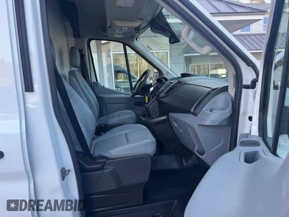 ✅ 2018 Ford Transit • VIN: 1FTBW2CM9JKA18939 • Lot: 52781585. Listed on Copart with 236,566 mi. Free auction sales archive from the USA and detailed vehicle history report at DreamBid. Image 5.