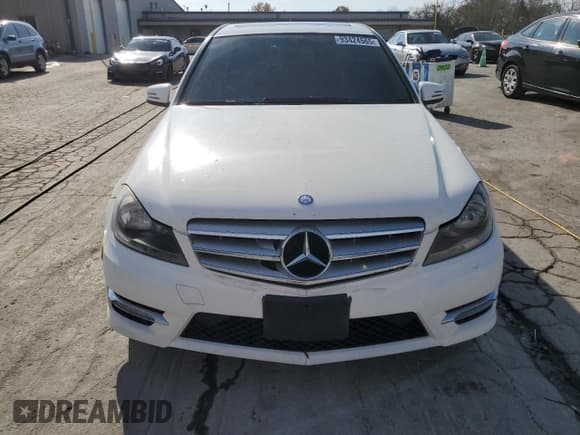 ✅ 2013 Mercedes-Benz C 300 Sport • VIN: WDDGF8AB9DR282805 • Lot: 93424565. Wystawiony na Copart z przebiegiem 260 688 mil. Bezpłatny archiwum sprzedaży aukcyjnych z USA i szczegółowy raport historii pojazdu na DreamBid. Zdjęcie 5.