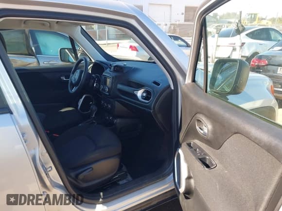 ✅ 2018 Jeep Renegade Sport • VIN: ZACCJBAB5JPH07189 • Lot: 43462128. Listed on IAAI with 119,583 mi. Free auction sales archive from the USA and detailed vehicle history report at DreamBid. Image 5.