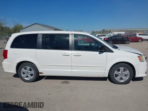 ✅ 2013 Dodge Grand Caravan SE • VIN: 2C4RDGBG1DR532996 • Lot: 43426620. Wystawiony na IAAI z przebiegiem 206 141 mil. Bezpłatny archiwum sprzedaży aukcyjnych z USA i szczegółowy raport historii pojazdu na DreamBid. Zdjęcie 13.