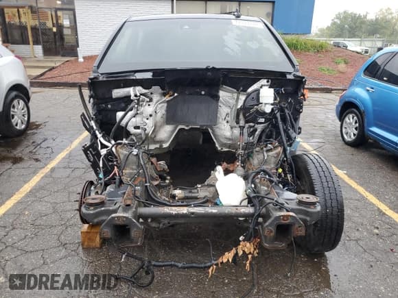 ✅ 2018 Chevrolet Suburban LT • VIN: 1GNSKHKC2JR134022 • Lot: 72323744. Wystawiony na Copart z przebiegiem Nie podano. Bezpłatny archiwum sprzedaży aukcyjnych z USA i szczegółowy raport historii pojazdu na DreamBid. Zdjęcie 5.