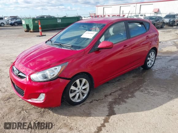 ✅ 2012 Hyundai Accent SE • VIN: KMHCU5AE8CU021180 • Лот: 43564562. Опубликован ранее на IAAI с пробегом 140 948 миль. Бесплатный доступ к архиву аукционных продаж из США и подробный отчёт об истории автомобиля на DreamBid. Изображение 2.