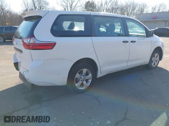 ✅ 2017 Toyota Sienna L • VIN: 5TDZZ3DC7HS776329 • Lot: 41743217. Listed on IAAI with 141,181 mi. Free auction sales archive from the USA and detailed vehicle history report at DreamBid. Image 4.