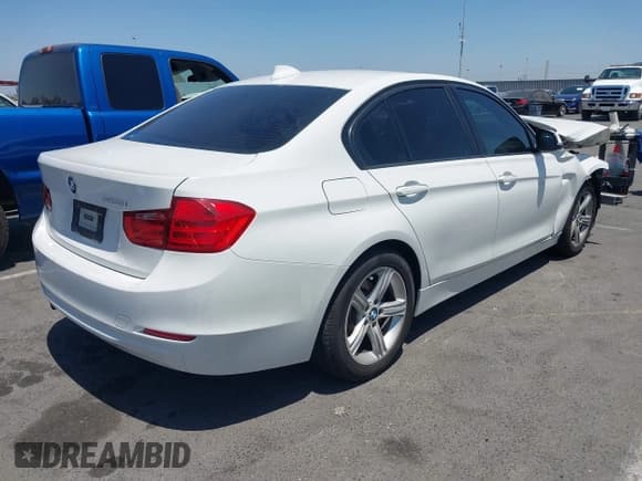 ✅ 2013 BMW 3 Series 328i • VIN: WBA3C1C59DF436380 • Lot: 42877603. Listed on IAAI with 135,720 mi. Free auction sales archive from the USA and detailed vehicle history report at DreamBid. Image 4.