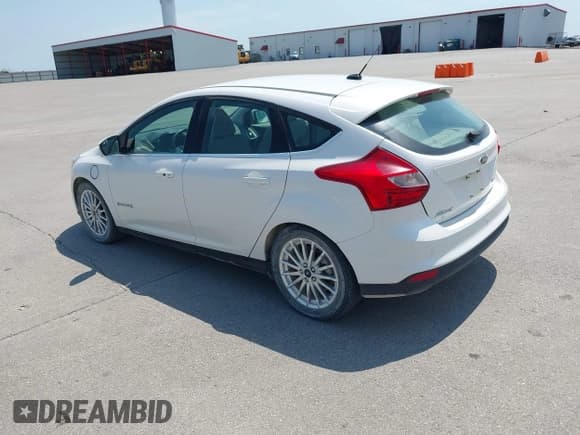 ✅ 2013 Ford Focus Electric • VIN: 1FADP3R47DL315831 • Lot: 42845868. Listed on IAAI with 59,622 mi. Free auction sales archive from the USA and detailed vehicle history report at DreamBid. Image 3.