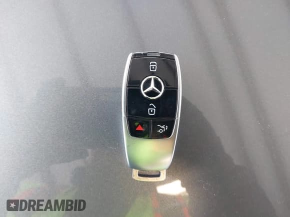 ✅ 2017 Mercedes-Benz E 300 Luxury • VIN: WDDZF4KBXHA194804 • Lot: 43566351. Listed on IAAI with 83,268 mi. Free auction sales archive from the USA and detailed vehicle history report at DreamBid. Image 11.