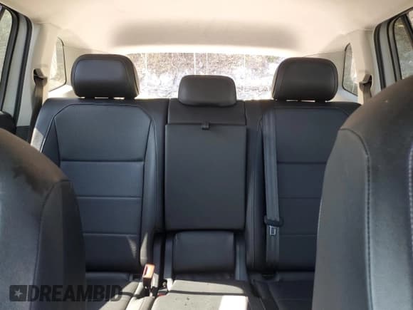 ✅ 2018 Volkswagen Tiguan SEL • VIN: 3VV2B7AX8JM100502 • Lot: 81006435. Listed on Copart with 89,904 mi. Free auction sales archive from the USA and detailed vehicle history report at DreamBid. Image 10.