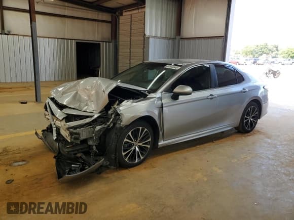 ✅ 2020 Toyota Camry SE • VIN: 4T1G11AK6LU508743 • Lot: 84183055. Wystawiony na Copart z przebiegiem 96 295 mil. Bezpłatny archiwum sprzedaży aukcyjnych z USA i szczegółowy raport historii pojazdu na DreamBid. Zdjęcie 1.