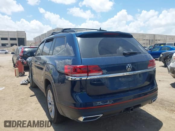 ✅ 2022 Volkswagen Atlas SE • VIN: 1V2WR2CA4NC510131 • Lot: 42733120. Listed on IAAI with 63,225 mi. Free auction sales archive from the USA and detailed vehicle history report at DreamBid. Image 3.