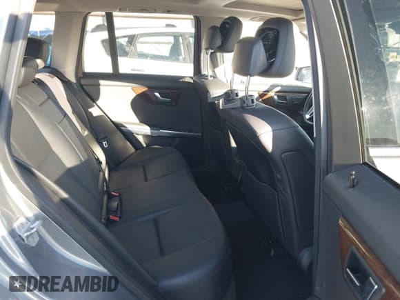 ✅ 2015 Mercedes-Benz GLK 350 • VIN: WDCGG8JB2FG366710 • Lot: 43569613. Wystawiony na IAAI z przebiegiem 63 909 mil. Bezpłatny archiwum sprzedaży aukcyjnych z USA i szczegółowy raport historii pojazdu na DreamBid. Zdjęcie 8.