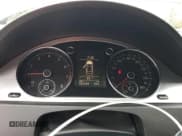 ✅ 2009 Volkswagen CC 4Motion • VIN: WVWGU73C39E517729 • Лот: 84963835. Опубликован ранее на Copart с пробегом 162 520 миль. Бесплатный доступ к архиву аукционных продаж из США и подробный отчёт об истории автомобиля на DreamBid. Изображение 9.