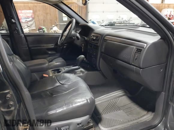 ✅ 2001 Jeep Grand Cherokee Laredo • VIN: 1J4GW48SX1C691946 • Lot: 42468388. Listed on IAAI with 162,310 mi. Free auction sales archive from the USA and detailed vehicle history report at DreamBid. Image 5.