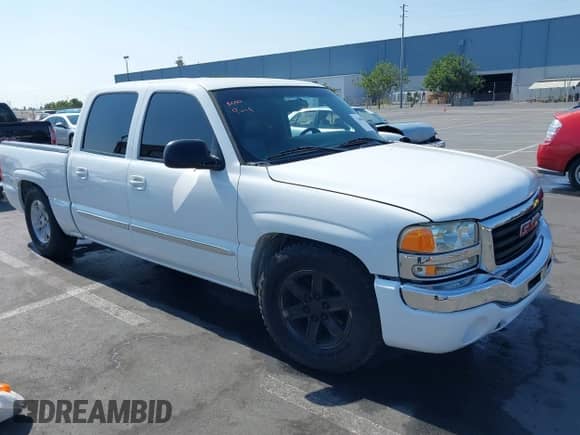 ✅ 2006 GMC Sierra 1500 SLE1 • VIN: 2GTEC13Z961319777 • Lot: 39659138. Listed on IAAI with 119,911 mi. Free auction sales archive from the USA and detailed vehicle history report at DreamBid. Image 1.