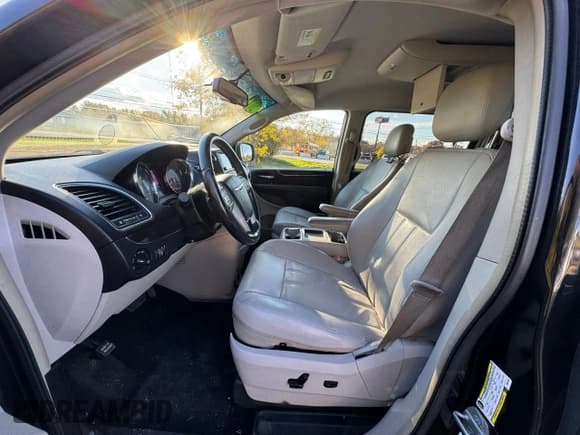 ✅ 2013 Chrysler Town & Country Touring • VIN: 2C4RC1BGXDR578018 • Lot: 90118735. Listed on Copart with 164,765 mi. Free auction sales archive from the USA and detailed vehicle history report at DreamBid. Image 5.
