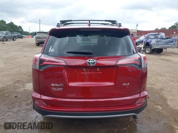 ✅ 2018 Toyota RAV4 XLE • VIN: 2T3WFREV4JW495415 • Lot: 43297469. Listed on IAAI with Not provided. Free auction sales archive from the USA and detailed vehicle history report at DreamBid. Image 17.