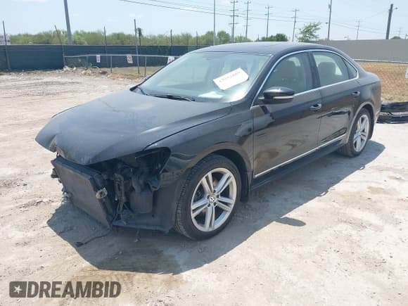 ✅ 2015 Volkswagen Passat SEL Premium • VIN: 1VWCV7A37FC082507 • Лот: 42952889. Опубликован ранее на IAAI с пробегом 137 507 миль. Бесплатный доступ к архиву аукционных продаж из США и подробный отчёт об истории автомобиля на DreamBid. Изображение 18.