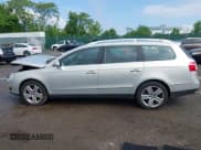 ✅ 2009 Volkswagen Passat Komfort • VIN: WVWXK73C69E027467 • Lot: 42277275. Wystawiony na IAAI z przebiegiem 145 956 mil. Bezpłatny archiwum sprzedaży aukcyjnych z USA i szczegółowy raport historii pojazdu na DreamBid. Zdjęcie 14.