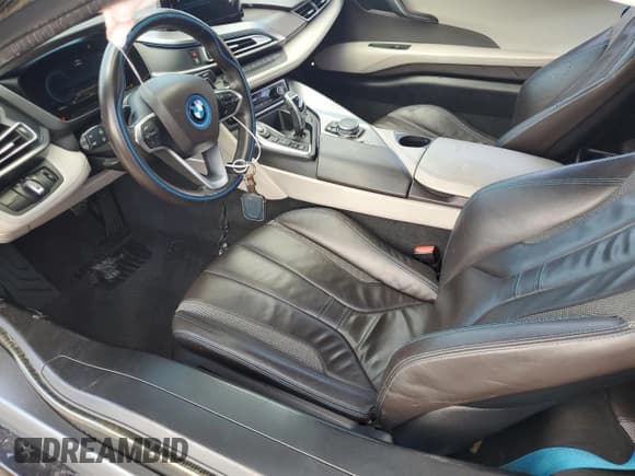 ✅ 2016 BMW i8 • VIN: WBY2Z2C56GV674957 • Lot: 67001083. Wystawiony na Copart z przebiegiem 84 263 mil. Bezpłatny archiwum sprzedaży aukcyjnych z USA i szczegółowy raport historii pojazdu na DreamBid. Zdjęcie 7.