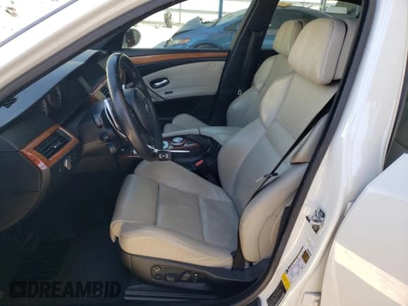 ✅ 2008 BMW 5 Series M5 • VIN: WBSNB93508CX10627 • Lot: 52225045. Wystawiony na Copart z przebiegiem 165 776 mil. Bezpłatny archiwum sprzedaży aukcyjnych z USA i szczegółowy raport historii pojazdu na DreamBid. Zdjęcie 7.