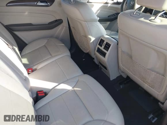 ✅ 2014 Mercedes-Benz M 350 • VIN: 4JGDA2EB6EA309666 • Lot: 43915898. Wystawiony na IAAI z przebiegiem 143 805 mil. Bezpłatny archiwum sprzedaży aukcyjnych z USA i szczegółowy raport historii pojazdu na DreamBid. Zdjęcie 8.