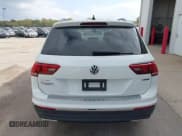 ✅ 2020 Volkswagen Tiguan SE • VIN: 3VV2B7AX2LM006165 • Lot: 43451353. Wystawiony na IAAI z przebiegiem 99 099 mil. Bezpłatny archiwum sprzedaży aukcyjnych z USA i szczegółowy raport historii pojazdu na DreamBid. Zdjęcie 16.