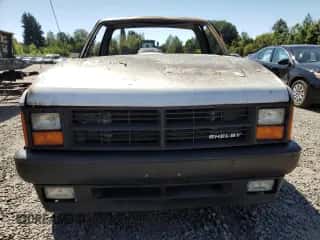 1989 Dodge Dakota z VIN 1B7FL96Y7KS147460, wystawiony jako Copart lot #64995765 z przebiegiem Nie podano mil oraz Szkoda całkowita • Salvage title. Historia ofert i sprzedaży dostępna na DreamBid. Obrazek 5.