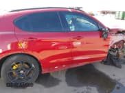 ✅ 2018 Alfa Romeo Stelvio Ti Sport • VIN: ZASFAKNN7J7B82691 • Lot: 43326549. Wystawiony na IAAI z przebiegiem Nie podano. Bezpłatny archiwum sprzedaży aukcyjnych z USA i szczegółowy raport historii pojazdu na DreamBid. Zdjęcie 13.