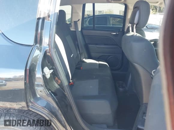 ✅ 2012 Jeep Compass Sport • VIN: 1C4NJDBB3CD563632 • Lot: 43603624. Wystawiony na IAAI z przebiegiem 117 269 mil. Bezpłatny archiwum sprzedaży aukcyjnych z USA i szczegółowy raport historii pojazdu na DreamBid. Zdjęcie 8.