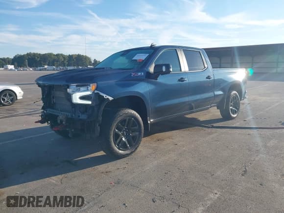 ✅ 2022 Chevrolet Silverado 1500 LT Trail Boss • VIN: 3GCUDFEL0NG597732 • Лот: 43355192. Опубликован ранее на IAAI с пробегом 24 625 миль. Бесплатный доступ к архиву аукционных продаж из США и подробный отчёт об истории автомобиля на DreamBid. Изображение 2.