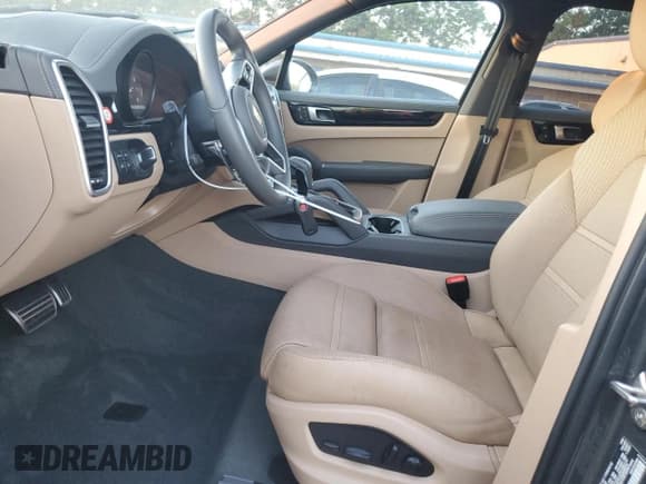 ✅ 2023 Porsche Cayenne S • VIN: WP1AB2AY3PDA14930 • Лот: 73881444. Опубликован ранее на Copart с пробегом Не указан. Бесплатный доступ к архиву аукционных продаж из США и подробный отчёт об истории автомобиля на DreamBid. Изображение 7.