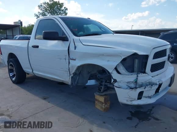 2013 Ram 1500 Express z VIN 3C6JR6ATXDG508202, wystawiony jako IAAI lot #43296958 z przebiegiem 145 380 mil mil oraz . Historia ofert i sprzedaży dostępna na DreamBid. Obrazek 1.